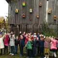Деца и родители от Разлог изработиха къщички за птици