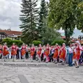 Хиляди пяха и танцуваха на първия фолклорен фестивал в село Баня