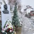 Банскалии поднесоха цветя пред паметника на Гоце Делчев