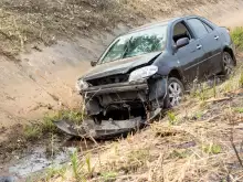 Откриха паднала кола в река Глазене, шофьорът се издирва