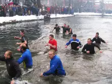 Младо момче от Севлиево хвана кръста в Банско