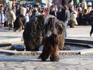 Кукери дефилираха в Банско