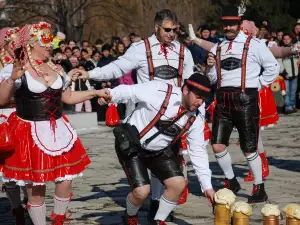 Кукери - Снимка Кукерски Фестивал Старчевата в Разлог