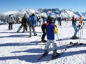 Юлен с жест към децата по повод Световния ден на снега