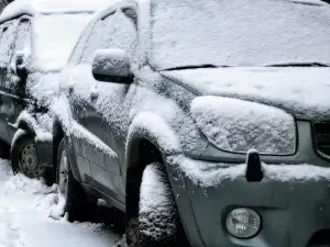 Априлски сняг покри пътя за Банско