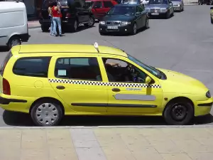 Проверяват такситата в Банско