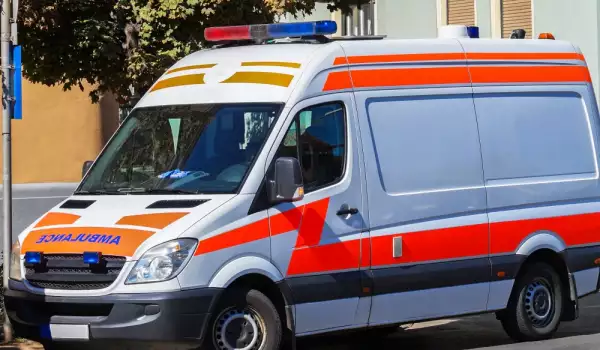 Млад мъж се хвърли от болницата в Разлог, след като оцеля в катастрофа
