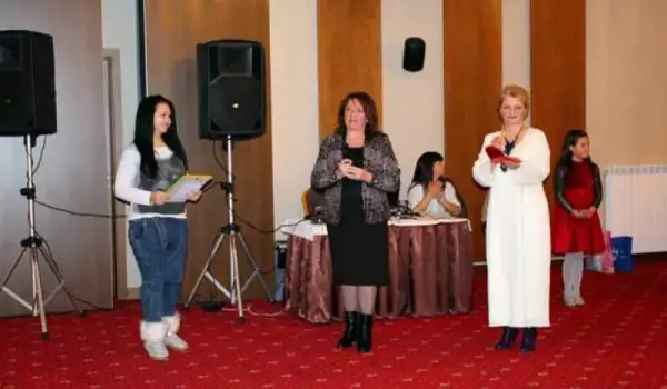 На Бабинден община Банско изненада с подаръци новородените