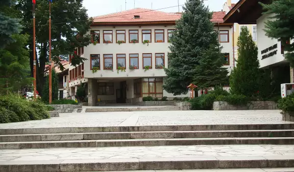 Президентът Г. Първанов в Банско: Нужни са още пари за Зографския манастир
