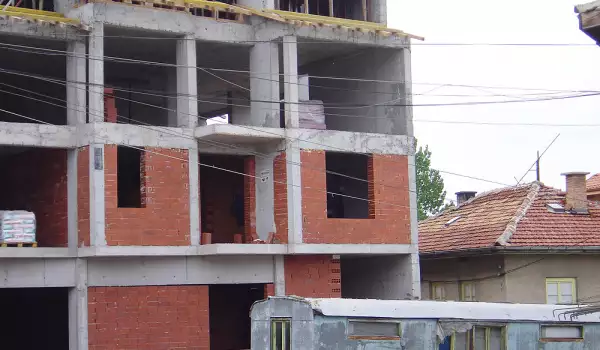 Спешни проверки на строежите в Банско