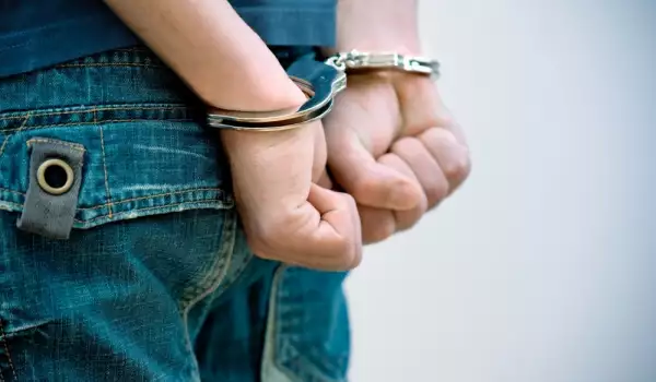 Арестуваха крадец на метални платна в Банско