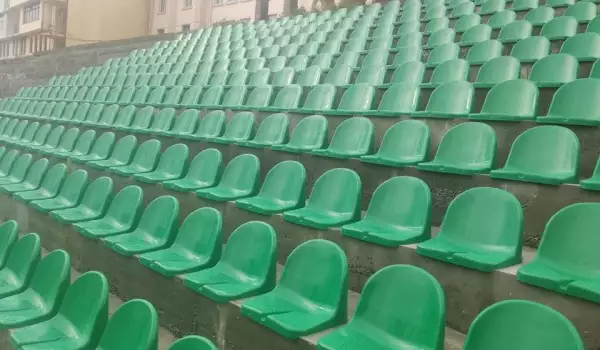 Реновираният стадион в Белица