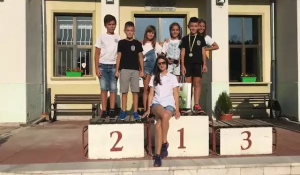 Два златни и един сребърен медал спечелиха биатлонистите от СК Банско