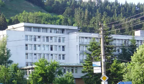 Регионалният министър откри обновената болница в Разлог
