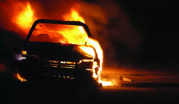 Автомобил се взриви на бензиностанция в Разлог