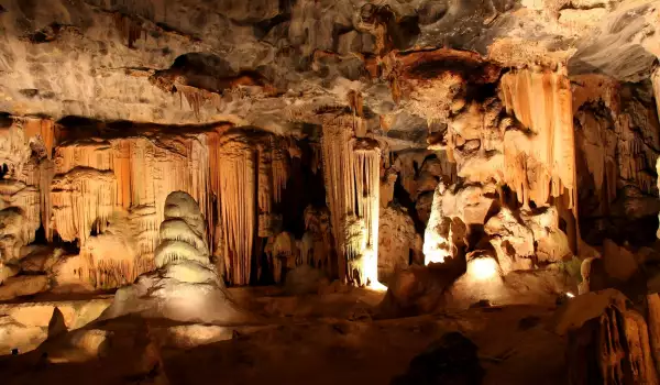 Представители на Съюза на Туристическия Бизнес Банско посети пещерата Ангитис