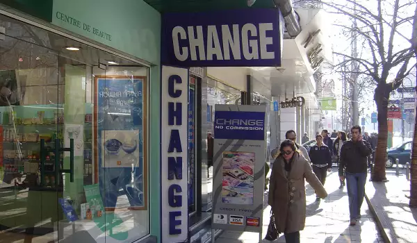 Мъж успя да смени фалшиви долари в обменно бюро в Банско