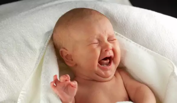Две бебчета проплакаха в разложката болница в дните около Коледа