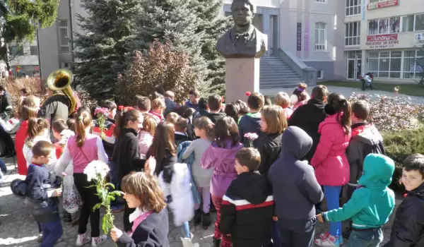 В Разлог отбелязват 184 години от рождението на Васил Левски