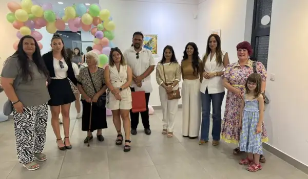 Благотворителна изложба През детските очи