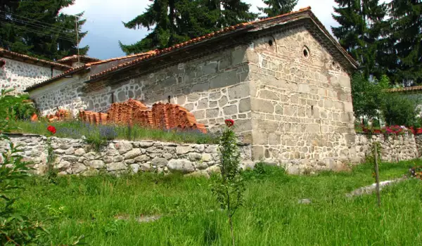 Уникалната църква в Добърско привлича все повече туристи