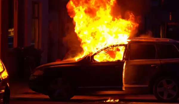 Подпалиха автомобил в Банско