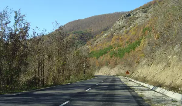 Допълнително финансиране за пътя Рибново - Осеново - Банско, обеща министър Емел Етем