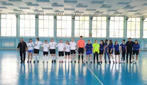 Футболен отбор Електрон – девойки грабна трето място на турнир