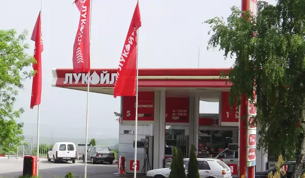 Заради съмнителен автомобил отцепиха бензиностанция в Банско