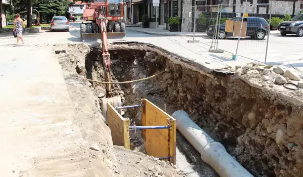 Георги Икономов направи първа копка за новия водопровод в Банско