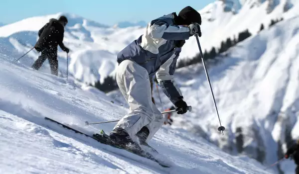 Снегът зарадва любителите на ски и сноуборд в Банско
