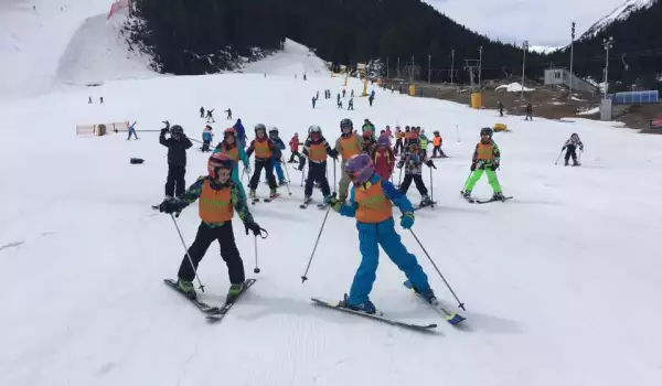 Добър пример: Детски тренировъчен лагер по ски в Банско