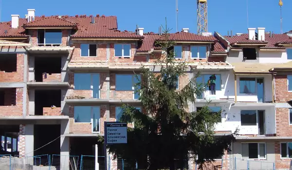 Много чужденци продават имотите си в България