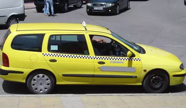 Кметът на Банско е срещу нелегалните таксита