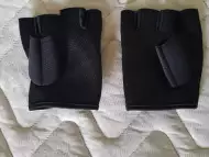 Предлагам черни фитнес ръкавици