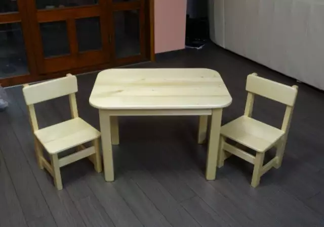 4. Снимка на Предлагам детски дървени маси и столчета, в различни цветове