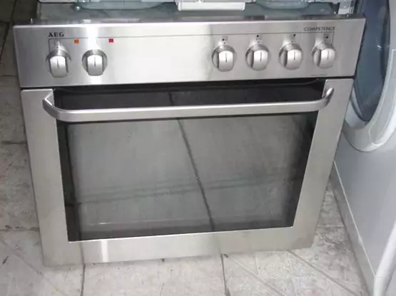 1. Снимка на Продавам перфектна иноксова печка за вграждане марка AEG