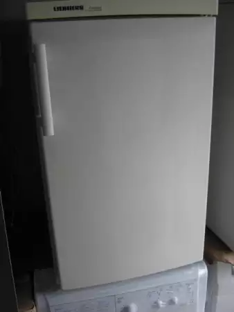 2. Снимка на Продава се хладилник малък Liebherr с малка вътрешна камер