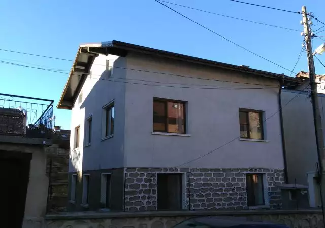 стаи, апартаменти или самостоятелна къща в центъра на Банско