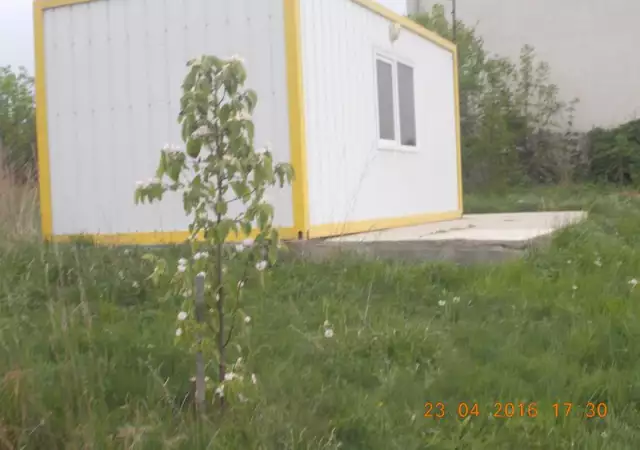 2. Снимка на Дворно място с жилищен контейнер на 15 мин от София