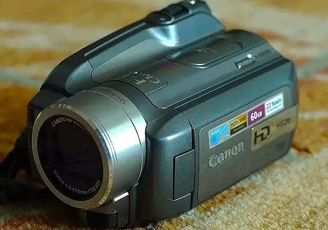 2. Снимка на Canon HG20 НОВА FULL HD Видеокамера 60GB Mic - in
