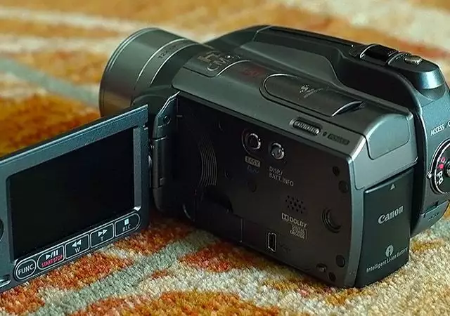 3. Снимка на Canon HG20 НОВА FULL HD Видеокамера 60GB Mic - in