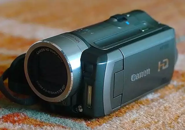 2. Снимка на Canon HF100 Нова Full HD Видеокамера Mic - in Пълен комплект