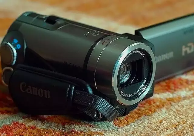 4. Снимка на Canon HF100 Нова Full HD Видеокамера Mic - in Пълен комплект