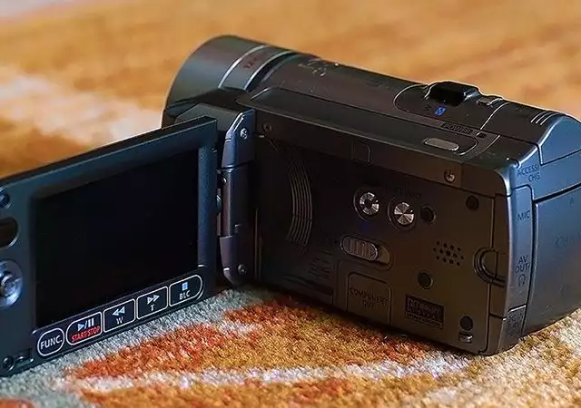 3. Снимка на Canon HF100 Нова Full HD Видеокамера Mic - in Пълен комплект