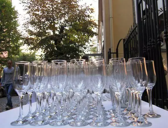 9. Снимка на Луксозни чаши под наем от НОВА Кетъринг за Вашия празник