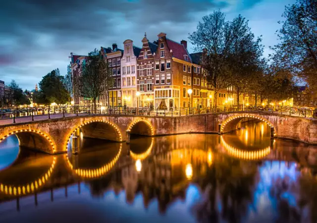 1. Снимка на Предколеден Амстердам - екскурзия със самолет