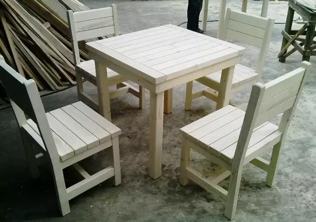 2. Снимка на Дървени маси и столове