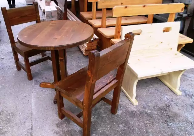 5. Снимка на Дървени маси и столове
