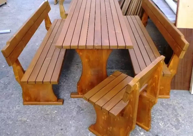 6. Снимка на Дървени маси и столове